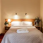 Holiday Ξενοδοχείο 2*
