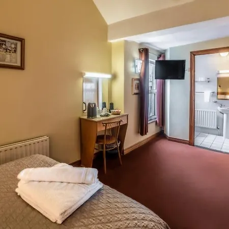 Holiday Hotel 2*