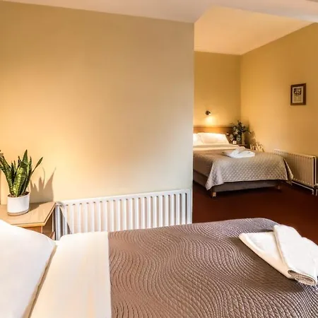 Szálloda Holiday 2*