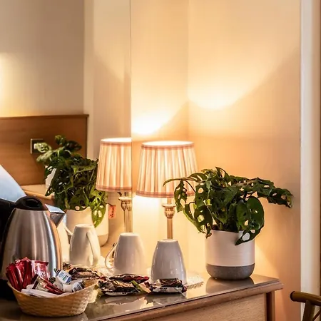 Holiday Hotel