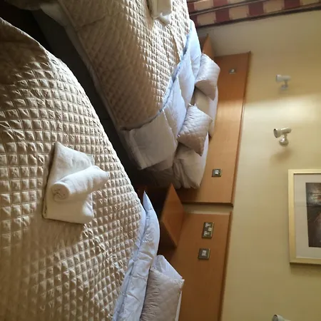 Holiday Hotel 2*