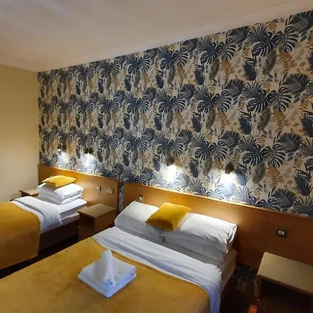 假日酒店 酒店 2*